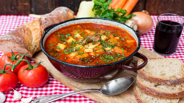 Sup Gulasch Tradisional: Cita Rasa Hungaria